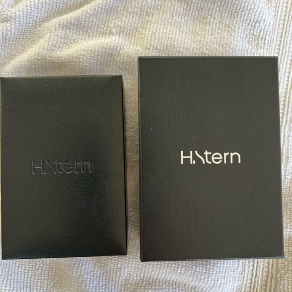 Hstern Love Pendent - Picture 4 of 9